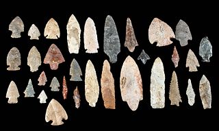 32 Native American Stone Projectile Points & Tools