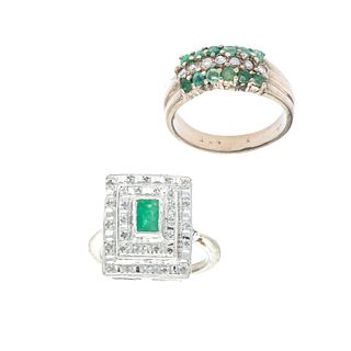 Dos anillos vintage con esmeraldas y diamantes en plata .925 y plata paladio. Tallas: 5 1/2 y 7