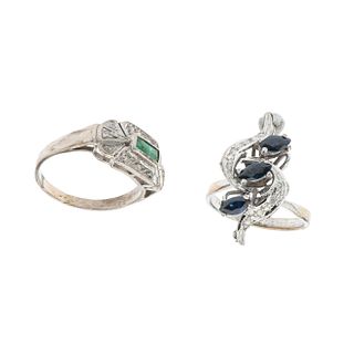 Dos anillos vintage con zafiros, esmeralda y diamantes en plata  paladio. 3 zafiros corte marquís. Tallas: 6 y 7.