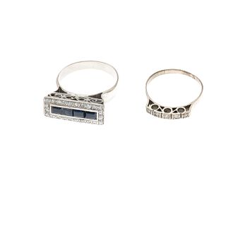 Dos anillos vintage con zafiros y diamantes en plata paladio. 4 zafiros corte cojín. 29 diamantes corte 8 x 8. Talla: 7 y 8.