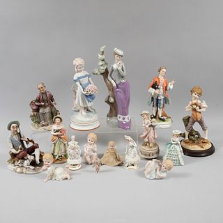 Lote mixto de 16 piezas Japón, sXX. Elaborados en porcelana algunas marca Lefton y Ardco.