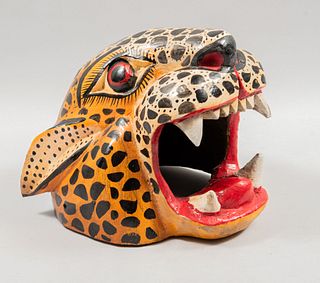 Máscara de jaguar. México. SXX. Elaborada en madera policromada.