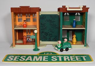 Sesame Street 4-D Cast Signed Play Set & Crew Sign