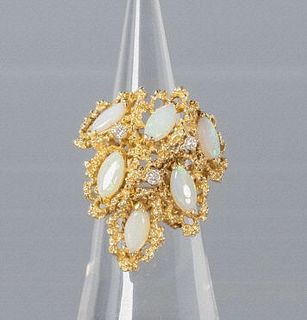 14kt Yellow Gold Opal & Diamond Ring