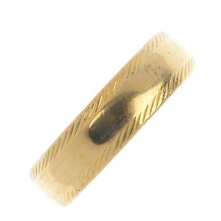 A 22ct gold band ring. With textured sides. Hallmarks for London, 1990. Weight 3.4gms. <br><br>Overa