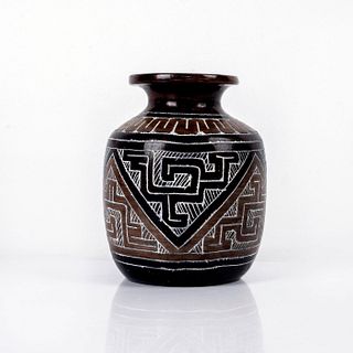 Signed Native American Pottery Vase with Pattern