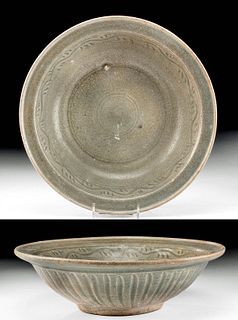 Thai Sawankhalok Celadon Pottery Bowl w/ Incised Motif