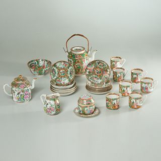 Collection Chinese Rose Medallion porcelain