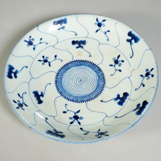 Chinese blue & white "Lingzhi & Tea Flower" dish