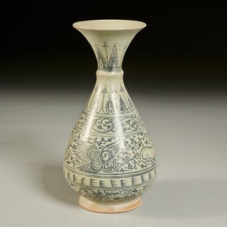 Chinese blue & white stoneware Yuhuchunping vase