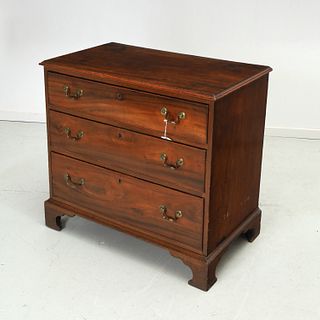 Antique American bachelor's chest of drawers