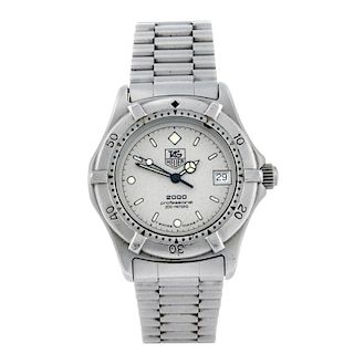 TAG HEUER - a mid-size 2000 Series bracelet watch. Stainless steel case with calibrated bezel. Numbe