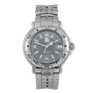 TAG HEUER - a gentleman's 6000 Series bracelet watch. Stainless steel case with calibrated bezel. Re