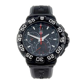 TAG HEUER - a gentleman's Formula 1 wrist watch. Stainless steel PVD treated case with calibrated be