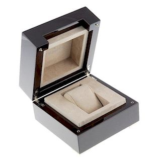 ZENITH - a complete watch box. <br><br>Inner box displays some light marks to the lining. Outer box