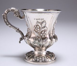 A VICTORIAN SILVER MUG, maker's mark unclear (possibly Edwa