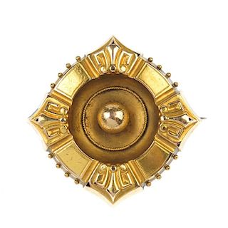 An 18ct gold late Victorian mourning brooch. The square-shape brooch with fleur-de-lys to each corne