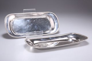 A RARE PAIR OF PROVINCIAL GEORGE III SILVER SNUFFER TRAYS, 