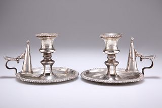 A PAIR OF GEORGE IV SILVER CHAMBERSTICKS, by John & Thomas 