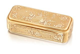A 19TH CENTURY CONTINENTAL GOLD SNUFF BOX, of rounded recta