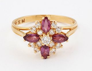 AN 18CT GOLD GARNET AND DIAMOND CLUSTER RING, a round brill