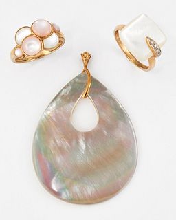 THREE ITEMS OF 9CT GOLD MOTHER OF PEARL JEWELLERY, comprisi