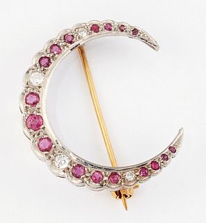 AN 18CT WHITE GOLD RUBY AND DIAMOND BROOCH, groups of round