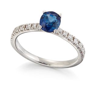 AN 18CT WHITE GOLD SAPPHIRE AND DIAMOND RING, an oval-cut s