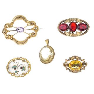 A selection of late 19th century jewellery. To include an openwork brooch, the scalloped engraved fr