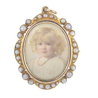 An early 20th century, 15ct gold portrait and split pearl brooch. The oval picture panel of a small