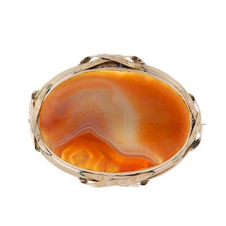 An agate brooch. The oval agate with engraved figure-of-eight detailed surround. Length 5.6cms. Weig