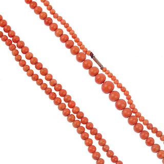 Two coral bead necklaces. Both comprising graduated circular beads, to push piece clasps. Coral unte