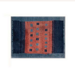 Tapete. SXX. Anudado a mano en fibras de lana. Decorado con elementos geométricos en colores azul, rojo y amarillo. 232 x 182 cm