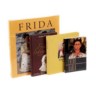Lote de libros sobre Frida Kahlo. Frida. Edición Conmemorativa: 100 años del nacimiento de Frida Kahlo. Piezas: 4.