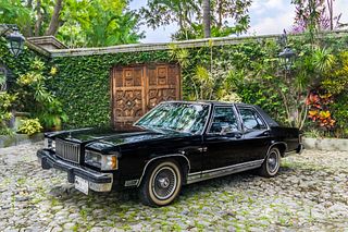 Ford Mercury, Grand Marquis. Estados Unidos, 1983 Sedan 4 puertas. Número de Serie: 1MERP95G2DZ678506. Color Negro Motor: 8 cilindros.