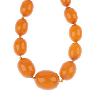 An early 20th reconstructed amber bead necklace. Comprising a single row of graduated beads measurin