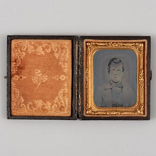 Retrato de caballero. México. SXIX. Daguerrotipo. Estuche de piel con forro de terciopelo y marco dorado. 6.3 x 5 cm