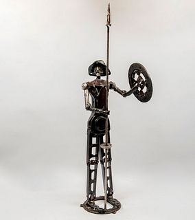 ANÓNIMO. Quijote. SXX. Elaborada en metal. Diseño articulado en color negro. 75 cm altura. Detalles de conservación.