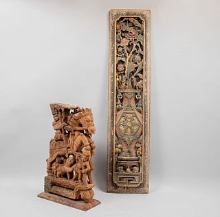 Remate y escultura. SXX. Tallas en madera. El remate con restos de policromía. Escultura con caballo y personaje hindú. Piezas: 2