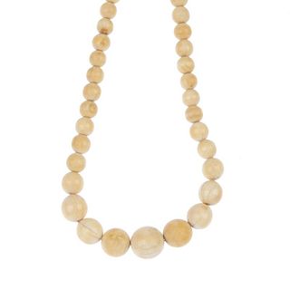 <p>An early 20th century ivory necklace. Comprising 114 graduated ivory beads, to the screw clasp. L