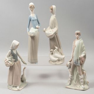 Lote de 4 figuras decorativas. España, SXX. Elaboradas en porcelana. 3 acabado gres y 1 brillante. 30 cm de altura (mayor).