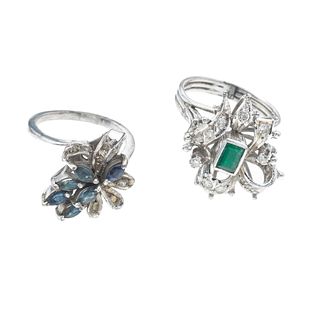 Dos anillos vintage con esmeralda, zafiros y diamantes en plata paladio. 1 esmeralda corte cojín.