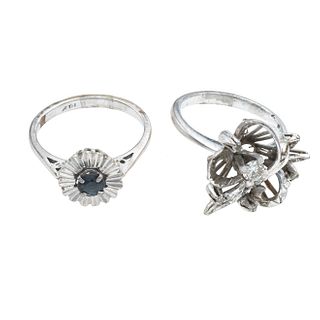 Dos anillos vintage con zafiro y diamantes en plata paladio. 1 zafiro corte redondo. 7 diamantes corte 8 x 8.