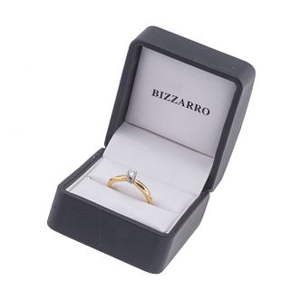 Solitario con diamante en oro amarillo de 14k de la firma Bizzarro. 1 diamante corte brillante 0.15 ct.