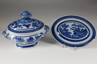 Nanking Small Oval Tureen and Cover on Stand, circa 1790-1810