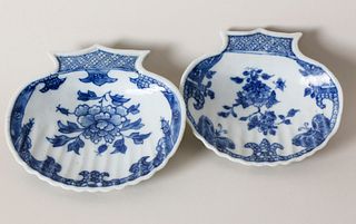 Near Pair of Nanking Small Shell Dishes, mid 19th Century