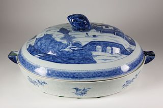 Exceedingly Rare Canton Large Size Beafsteak Platter with Hot Water Reservoir, 19th Century
