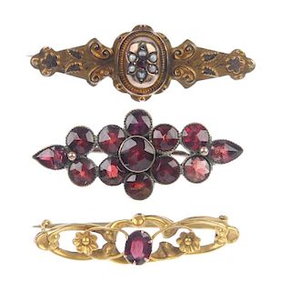 Four items of gem-set jewellery. To include a garnet cluster ring, the central marquise stone, to th