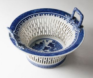 Chinese Export Nanking Porcelain Reticulated Chestnut Basket, circa 1770