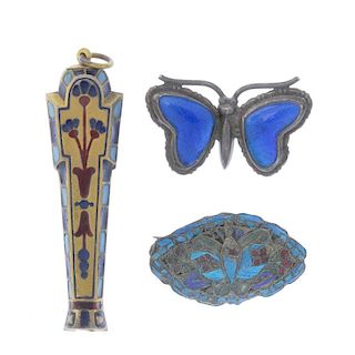 A selection of jewellery. To include a Norman Grant brooch of circular outline, the green enamel des